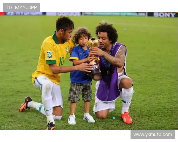 恩佐晒童年合照贺迷你罗生日,球迷:交出手机相册!(1) 恩佐晒童年合照贺迷你罗生日,球迷:交出手机相册!(1)