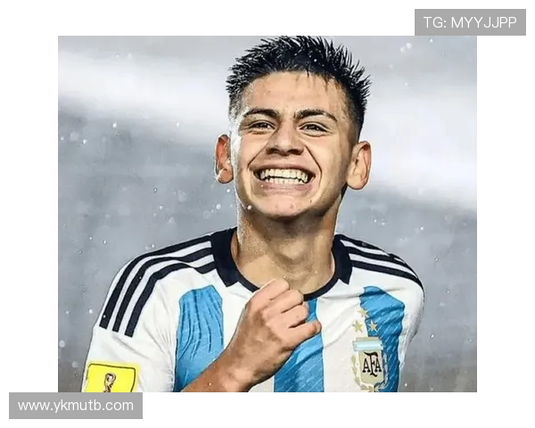 罗马重磅加码!埃切维里买断费涨至 3300 万欧,曼城保留 4000 万回购权 罗马重磅加码!埃切维里买断费涨至 3300 万欧,曼城保留 4000 万回购权